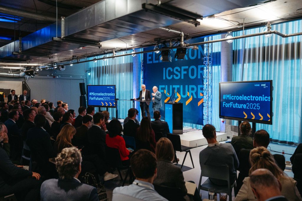 ZVEI-Präsident Kegel vor Publikum auf der Microelectronics for Future 2025