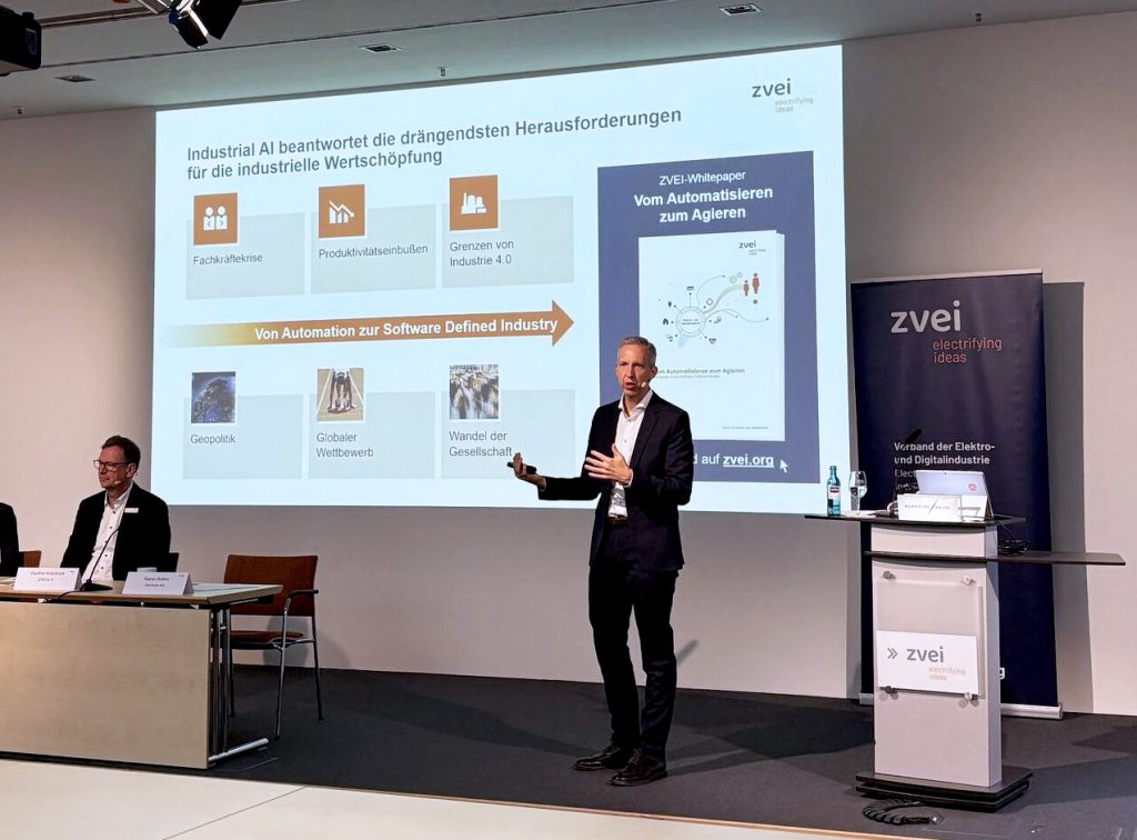 Rainer Brehm, Vorsitzender des ZVEI-Fachverbands Automation, auf der Pressekonferenz zum Auftakt der SPS.