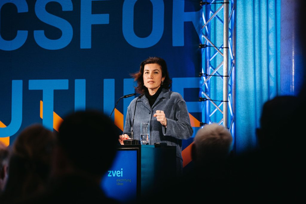 Bundesministerin Dorothee Bär auf der Veranstaltung Microelectronics For Future